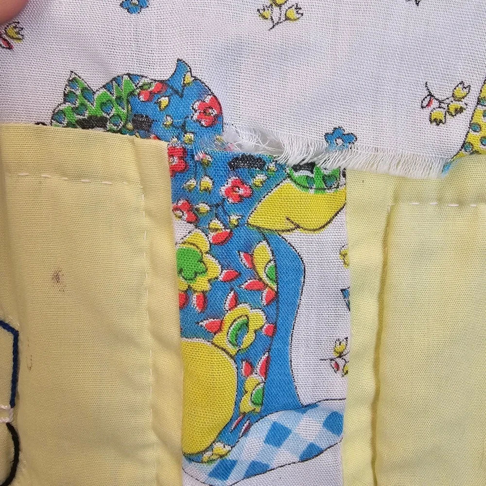 Vtg‎ Hand Embroidered Baby Quilted Blanket Animals Nursery Rhyme Decor Nostalgia